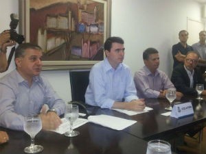 Nova Área Azul foi apresentada em coletiva no gabinete do prefeito  (Foto: Rafael Antunes/G1)
