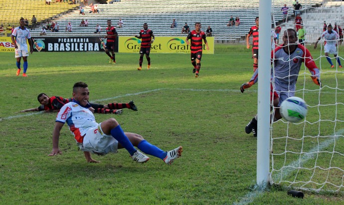 Piauí x Flamengo-PI  (Foto: Abdias Bideh/GloboEsporte.com)