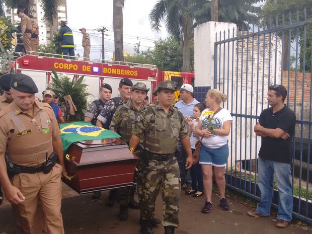 Policial militar morto em Londrina foi entrerrado neste sábado (30) (Foto: Luciane Cordeiro/ RPC)