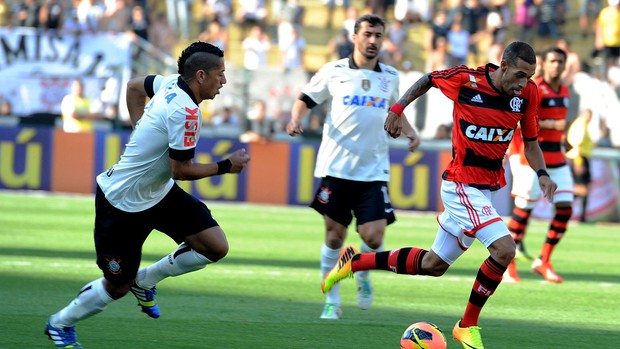 Paulinho flamengo ralf corinthians brasileirão (Foto: Alexandre Vidal / FlaImagem)