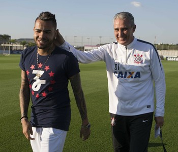 Dentinho revela conversa com Andrés Sanchez e pode reforçar o Corinthians no final do mês