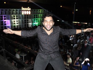 Jonathan Costa em casa de shows na Zona Norte do Rio (Foto: Isac Luz/ EGO)