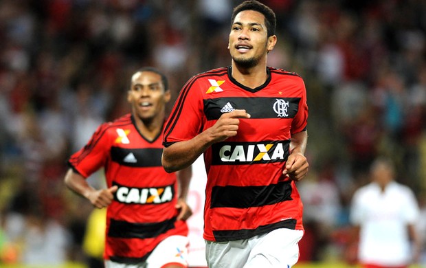 Hernane comemora gol do Flamengo contra o Internacional (Foto: Andre Durão)