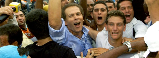 Leão Santos campeão 2002 especial troféu (Foto: Divulgação / Site Oficial do Santos)