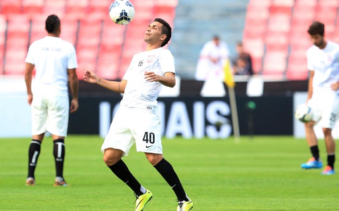 Estreante, Petros aprova atuação do Corinthians em Uberlândia