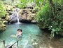 Adriana Sant'anna e Rodrigão curtem momento romântico em cachoeira