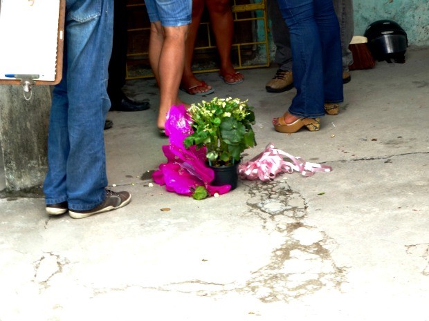 Homem se disfarçou como entregador de flores e matou costureira na Bahia (Foto: Ney Silva/ Acorda Cidade)