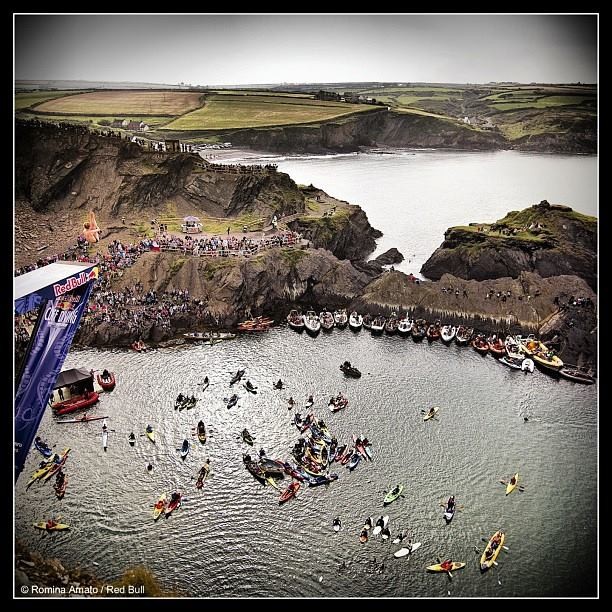 Competição foi disputada na Lagoa Azul, em Pembrokeshire (Foto: Red Bull/Cliff Diving/Divulgação)