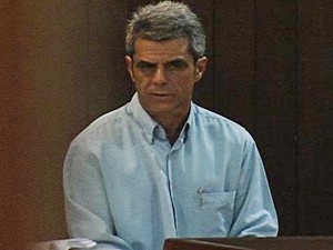Ex-médico Marcelo Caron durante julgamento pela morte da paciente Flávia Rosa, em Goiânia (Foto: Reprodução/TV Anhanguera)