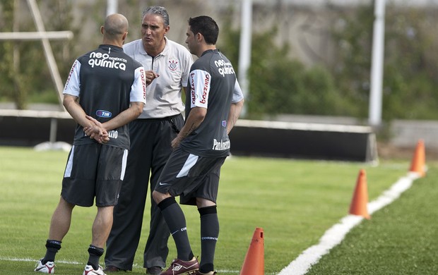 Tite, Chicão e Alessandro, em treino do Corinthians, em 2010 (Foto: Daniel Augusto Jr / Agência Corinthians)