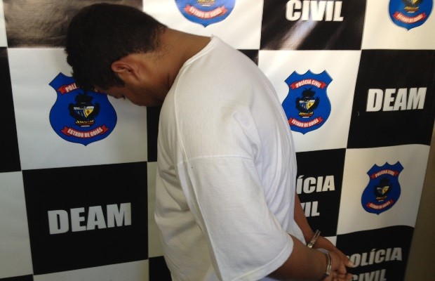 Taxista é preso suspeito de estuprar duas clientes dentro do próprio táxi, em Goiânia (Foto: Sílvio Túlio / G1)