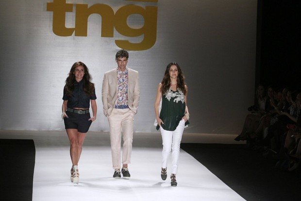 Giovanna Antonelli, Reynaldo Gianecchini e Tainá Müller desfilam no Fashion Rio (Foto: Isac Luz / EGO)
