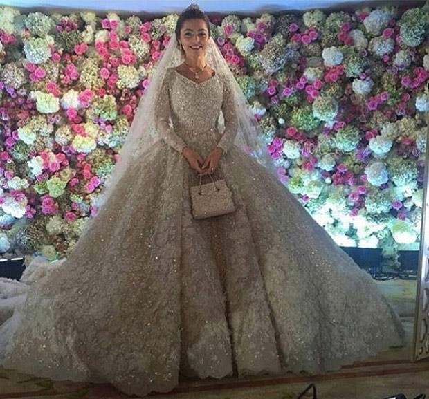 Senator Pursuit Enroll Casamento ostentação: festa de 1 bilhão de dólares tem show de JLo e vestido  de 11 quilos - Revista Marie Claire | Web