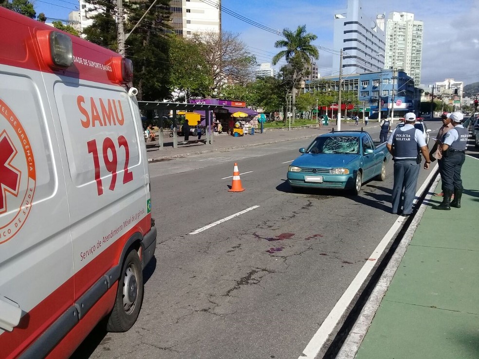 Atropelamento na avenida César Hilal, em Vitória (Foto: Caíque Verli/ CBN Vitória)