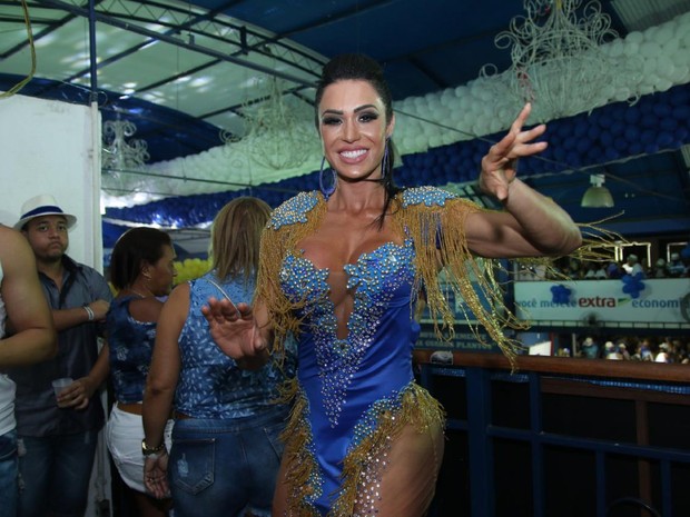 Gracyanne Barbosa na quadra da Portela na Zona Norte do Rio (Foto: Daniel Pinheiro/ Ag. News)