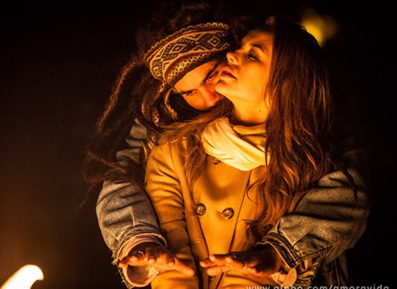 Após noite de amor, Paloma abandona a família e foge com Ninho