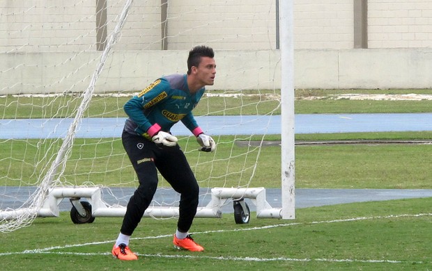 Milton Raphael treino goleiro Botafogo (Foto: Cauê Rademaker)