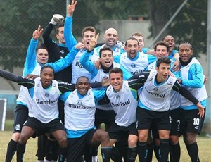 Equipe de colete venceu o rachão (Foto: Márcio Neves/Grêmio FBPA)