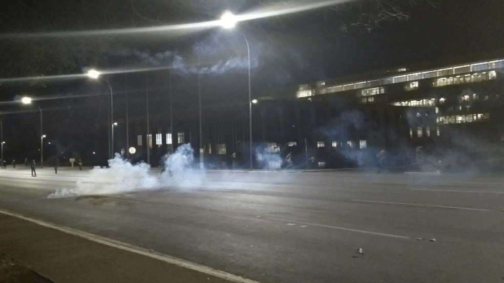 Policiais e manifestantes entraram em confronto no final do ato em Brasília (Foto: Marília Marques/G1)