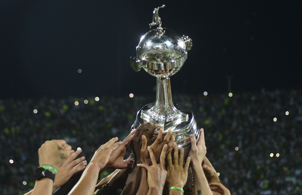 Taça Libertadores da América é alvo de cobiça no continente. Seis brasileiros seguem na briga (Foto: Raúl Arboleda/AFP)