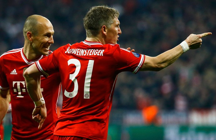 Robben e Schweinsteiger comemoram, Bayern de Munique x Arsenal (Foto: Reuters)