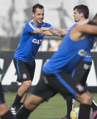 Oswaldo repete escalação e explica escolhas no Timão: 