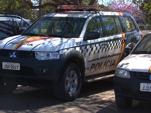 Carro da Polícia Militar do Distrito Federal parado (Foto: TV Globo/Reprodução)