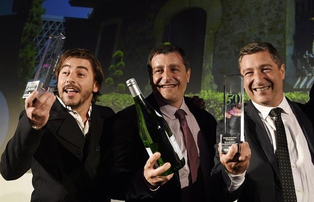 Jordi, Joan e Josep Roca recebem o prêmio (Foto: Agência EFE)