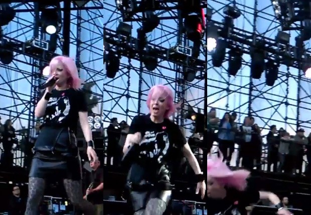 Shirley Manson, do Garbage, cai do palco (Foto: Reprodução/Instagram) Shirley Manson, do garbage, cai do palco (Foto: Reprodução/Instagram)