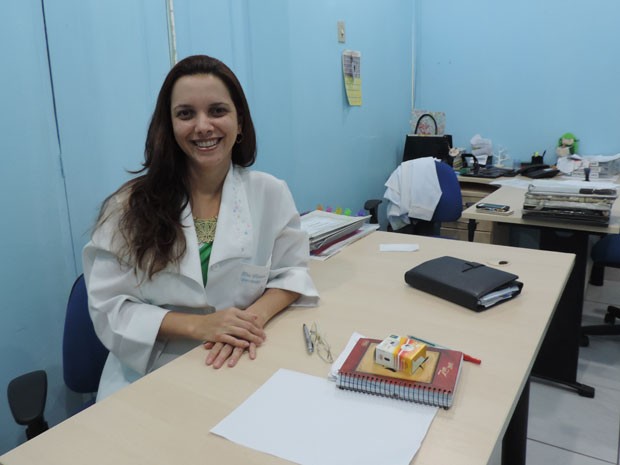 A médica Simone se sente 'mãe das mães' (Foto: Katherine Coutinho / G1PE)