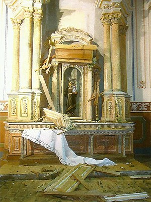 Nichos caem e danificam imagens do século XVIII na igreja de Santo Amaro (Foto: Márcio Cidreira/ Arquivo Pessoal)