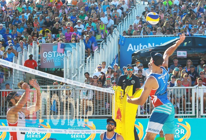 Dalhausser e Lucena vencem Hyden e Doherty na disputa do 3º lugar em Fort Laudardale (Foto: Divulgação/FIVB) Dalhausser e Lucena vencem Hyden e Doherty na disputa do 3º lugar em Fort Laudardale (Foto: Divulgação/FIVB)