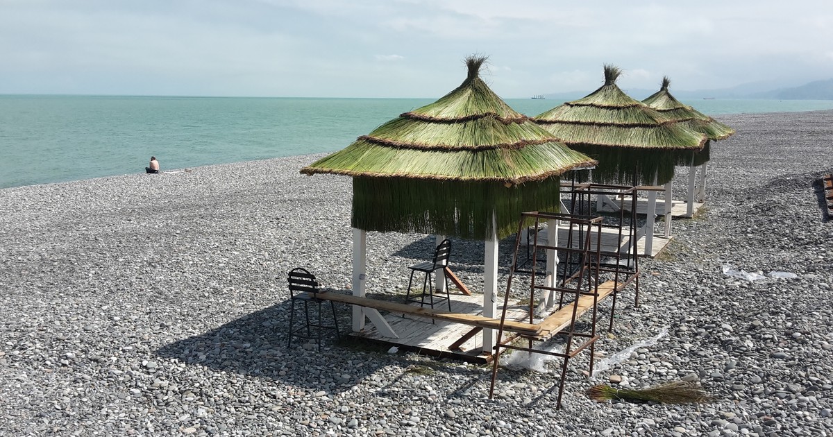 Resultado de imagem para Praia mais famosa da Geórgia possui pedras ao invés de areia