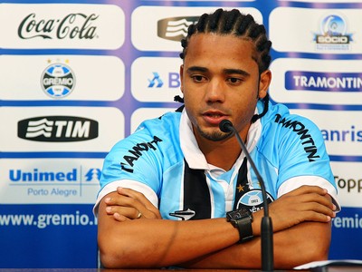 Adriano apresentado no Grêmio (Foto: Lucas Uebel / Site Oficial do Grêmio)