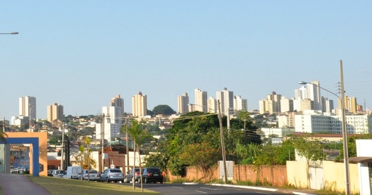 Jovem é assaltado enquanto andava de skate em praça de Campo ... - Globo.com