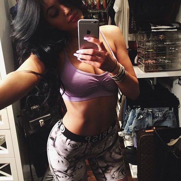 Kylie Jenner posa para selfie (Foto: Instagram/ Reprodução)