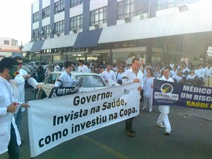 G M Dicos E Estudantes De Medicina Protestam Em Tubar O No Sul De