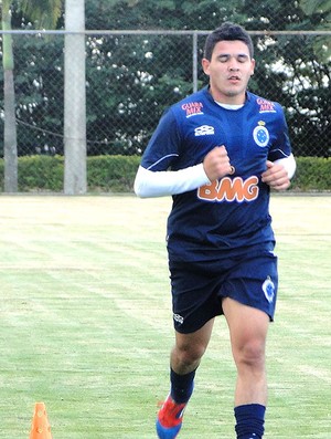 Diego Renan no treino do Cruzeiro (Foto: Tarcisio Neto / Globoesporte.com)