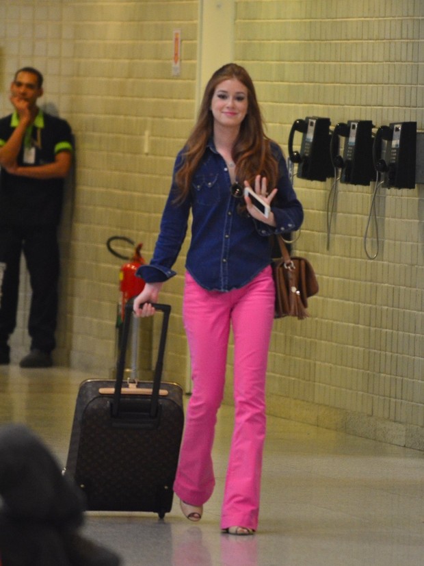 Marina Ruy Barbosa no aeroporto Santos Dumont (Foto: William Oda / Foto Rio News)