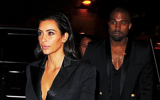 Kim Kardashian Usa Pretinho Fatal E Combina Look De Kanye West