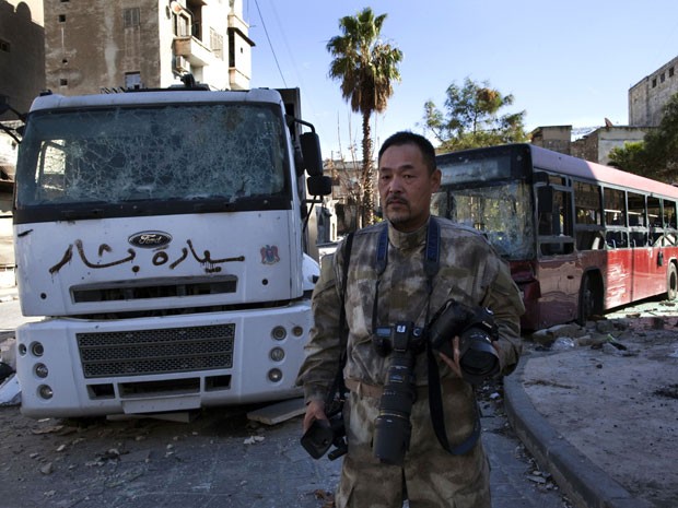 Toshifumi Fujimoto, turista de guerra, na Síria (Foto: AFP Photo/STR)