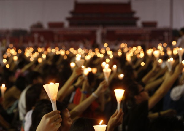 Vigília marcou os 23 anos desde o massacre em Pequim (Foto: Kin Cheung/AP)
