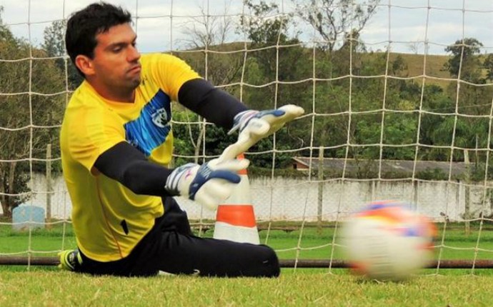 Vitor goleiro Londrina (Foto: Divulgação/SM Sports) Vitor goleiro Londrina (Foto: Divulgação/SM Sports)