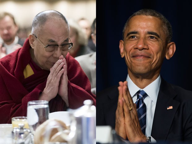 O Dalai Lama e o presidente dos EUA, Barack Obama, se cumprimentam a distância em evento pela liberdade religiosa nesta quinta-feira (5) em Washington, nos EUA (Foto: Saul Loeb/AFP e Evan Vucci/AP)