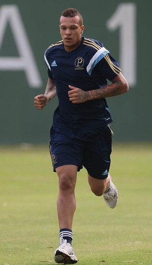 Palmeiras libera, e França encaminha saída por empréstimo ao Figueirense