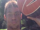 Neymar joga basquete e faz caras e bocas em vídeo 