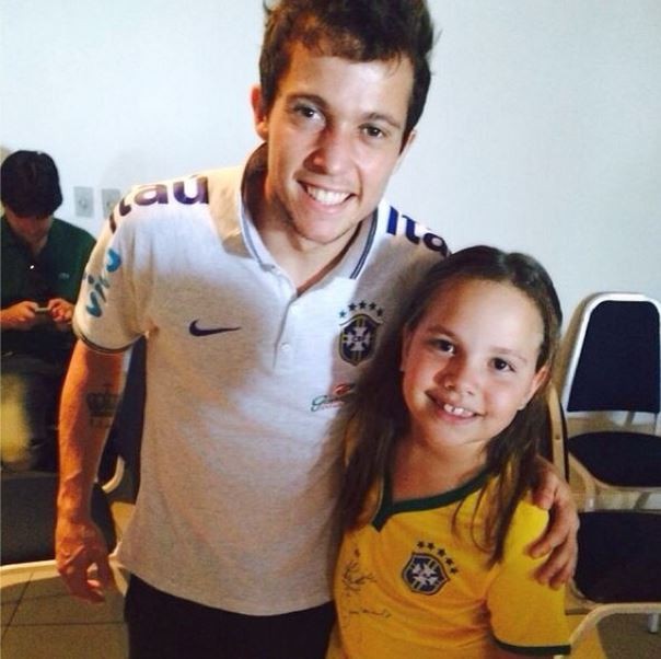 Filha da Solange Almeida, Estrela, com Bernardo (Foto: Instagram / Reprodução)