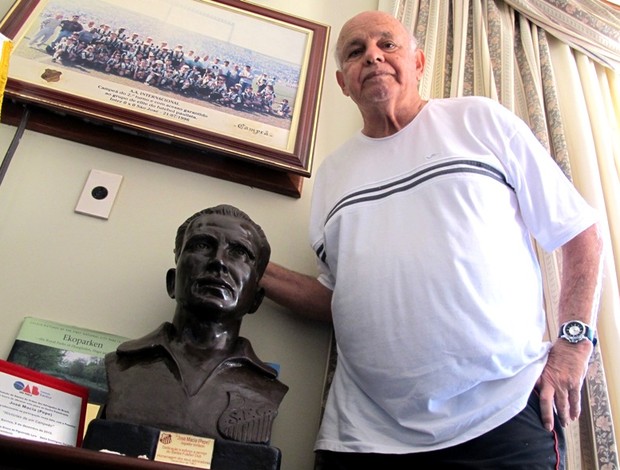 Pepe com busto, Santos (Foto: Lincoln Chaves)