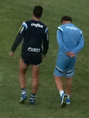 Cuca explica bate-papo com Barrios e diz: 