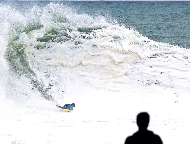 Sergio Luis vence vence as triagens do Itacoatiara Pro surfe (Foto: Divulgação)